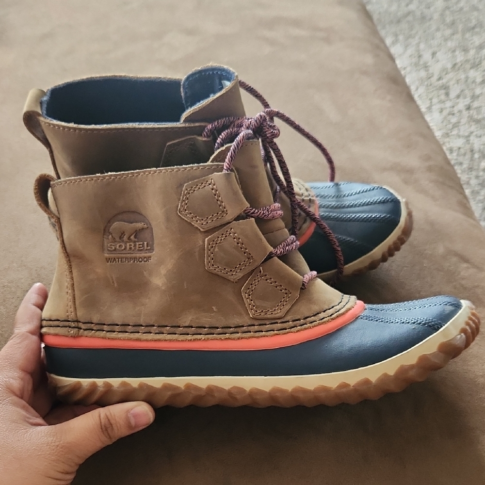 Sorel Brown and Blue Rain & Snow Boots Waterproof Design